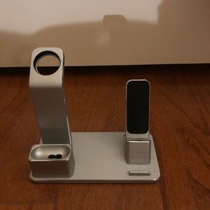 APPLE CHARGING STATION-